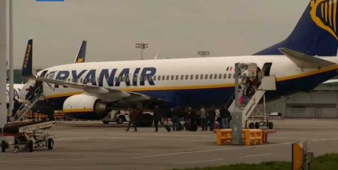 "     ":  Ryanair      