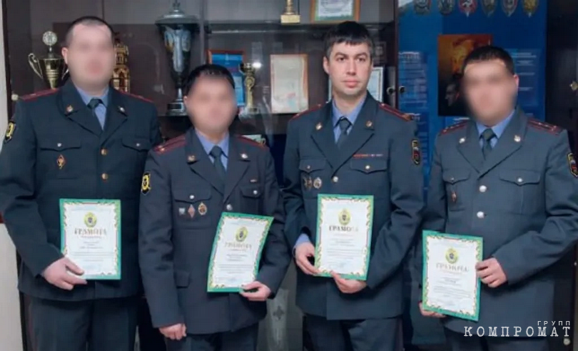 Алексей Логвиненко (второй справа) 19 лет проработал в ростовской полиции